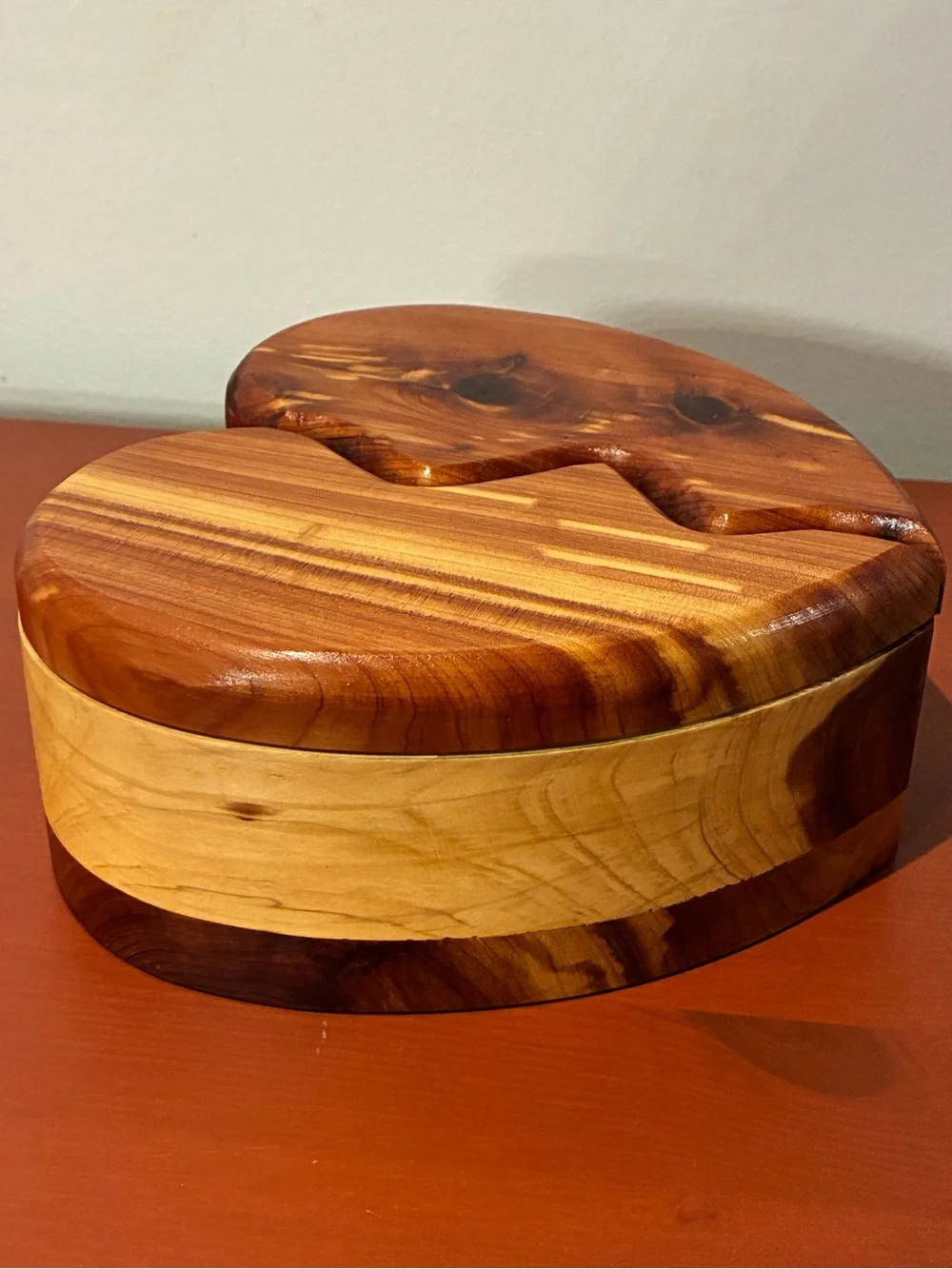 Cedar Jewelry Box Large Handmade Beautiful 8 in x 71/2 in 21/2 in deep